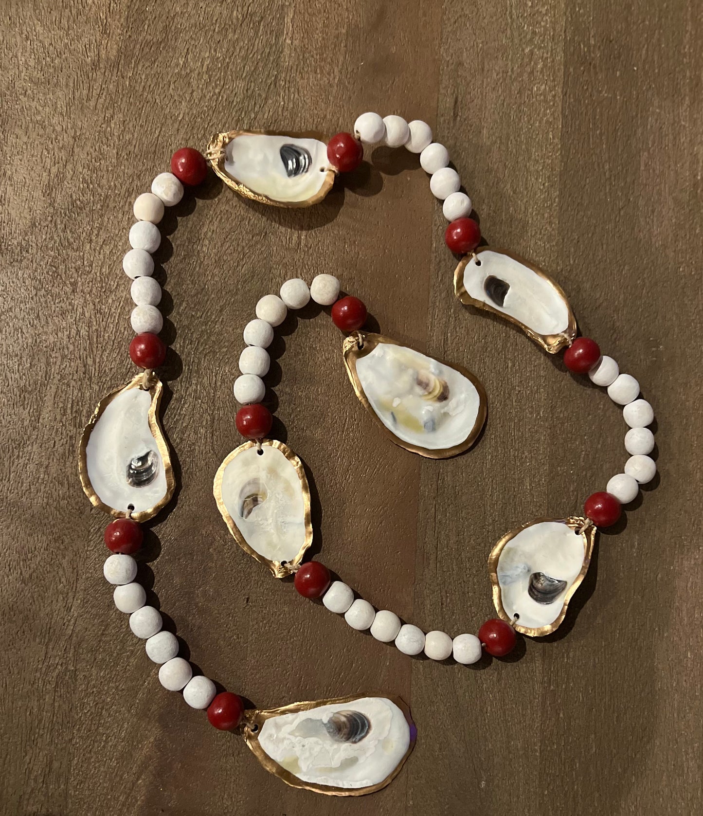 Red/White Gilded Oyster Shell Garland