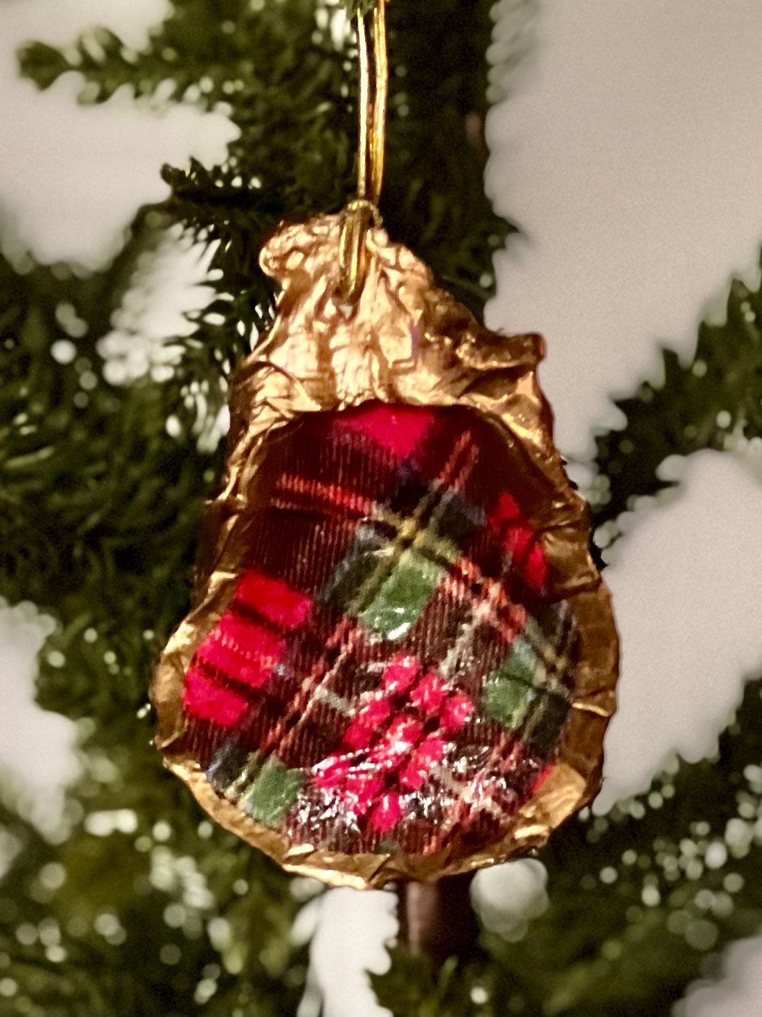 Decoupaged and gilded oyster shell ornament